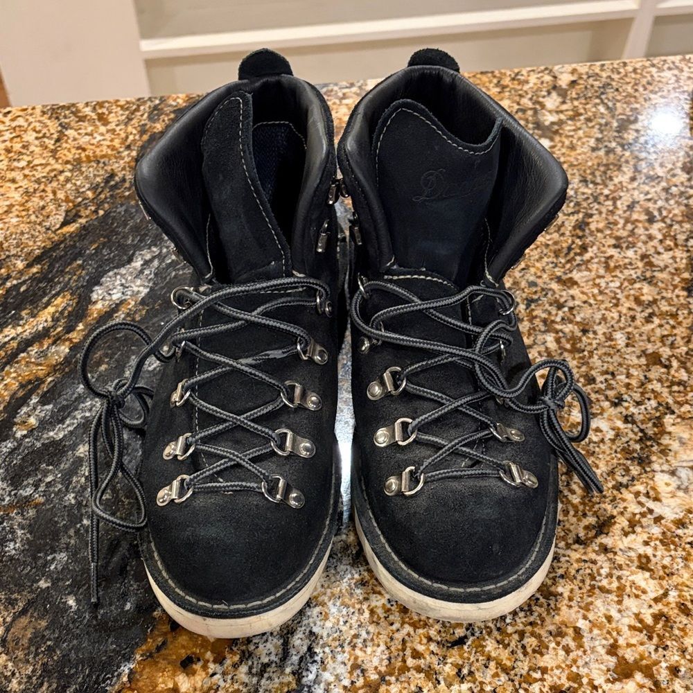 Danner mtn Lt stark black lace up boots